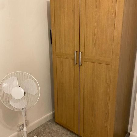 Lovely, Recently Refurbished Four Bedroom House.. Londra Esterno foto