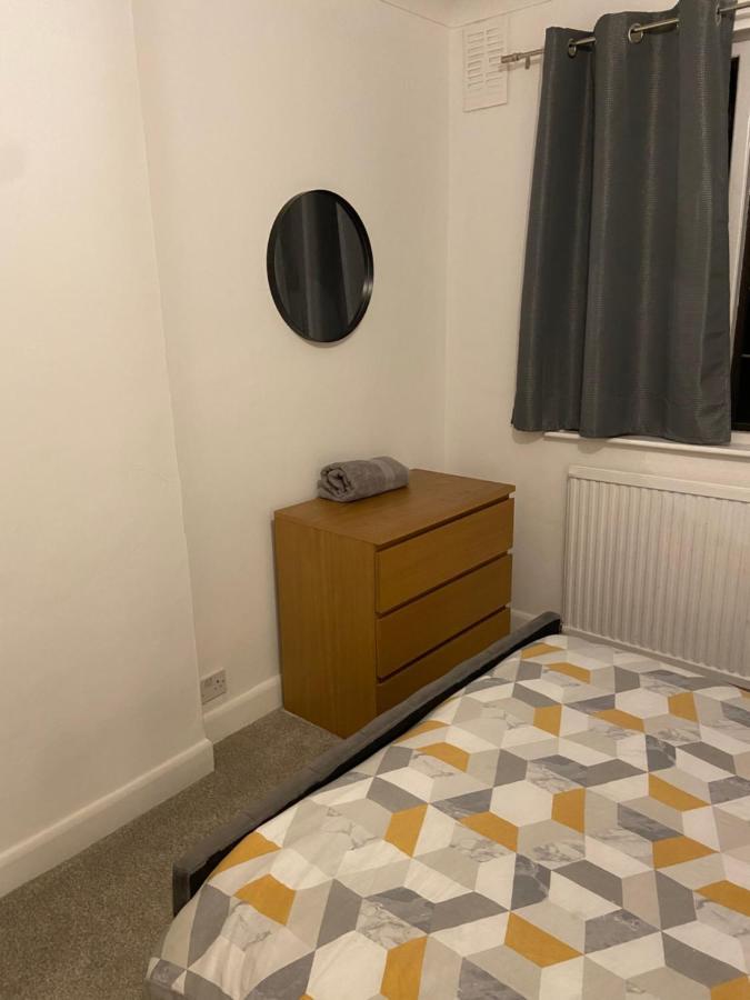 Lovely, Recently Refurbished Four Bedroom House.. Londra Esterno foto