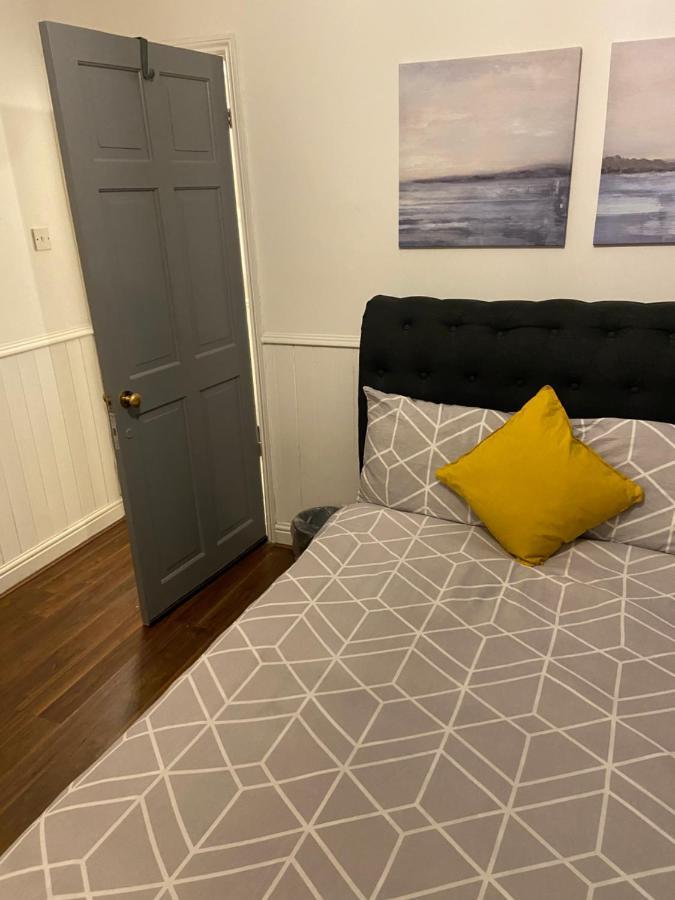 Lovely, Recently Refurbished Four Bedroom House.. Londra Esterno foto